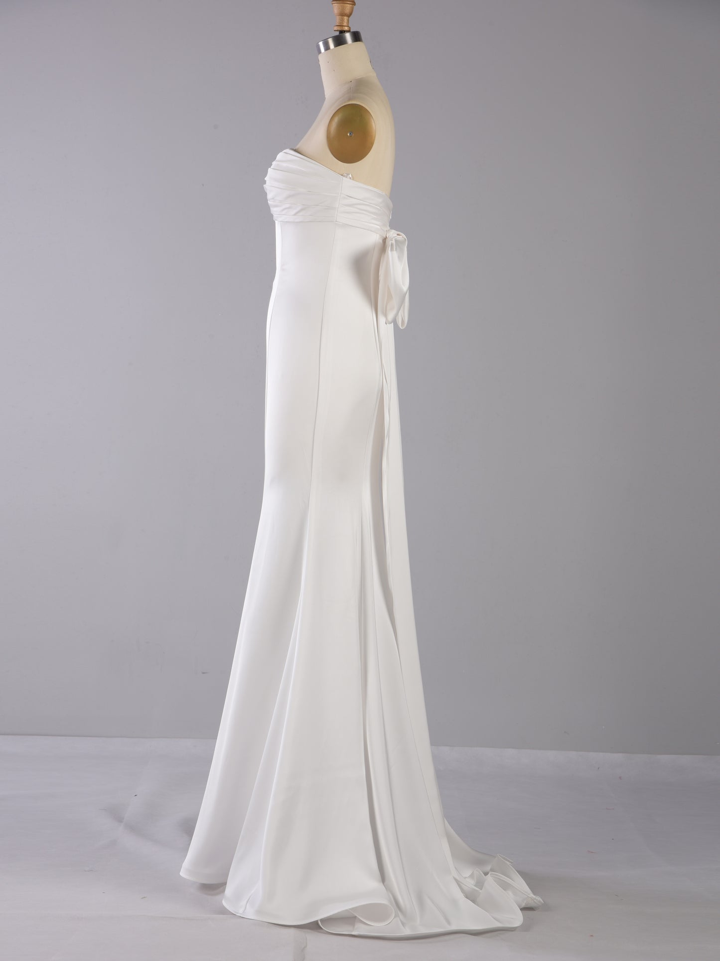 Plicated Detail Bow Back Tube Dress - Elegant Sweep Train Sleeveless Strapless Waist Draped Design -  Wedding Dress - For Women - Perfect for Weddings & Special Occasions - Ideal Gift for Brides