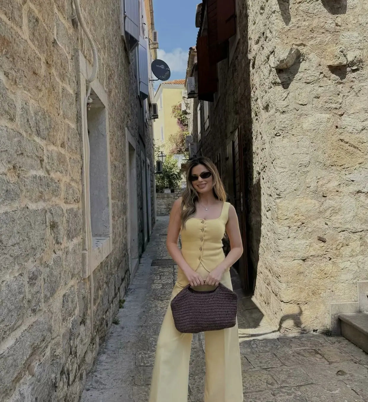 Tops Women's 2025 New Summer Knit Tops Fashion Elastic Slim Knit Elegant Holiday Young Women Tops Street Chic Student Camis Tops