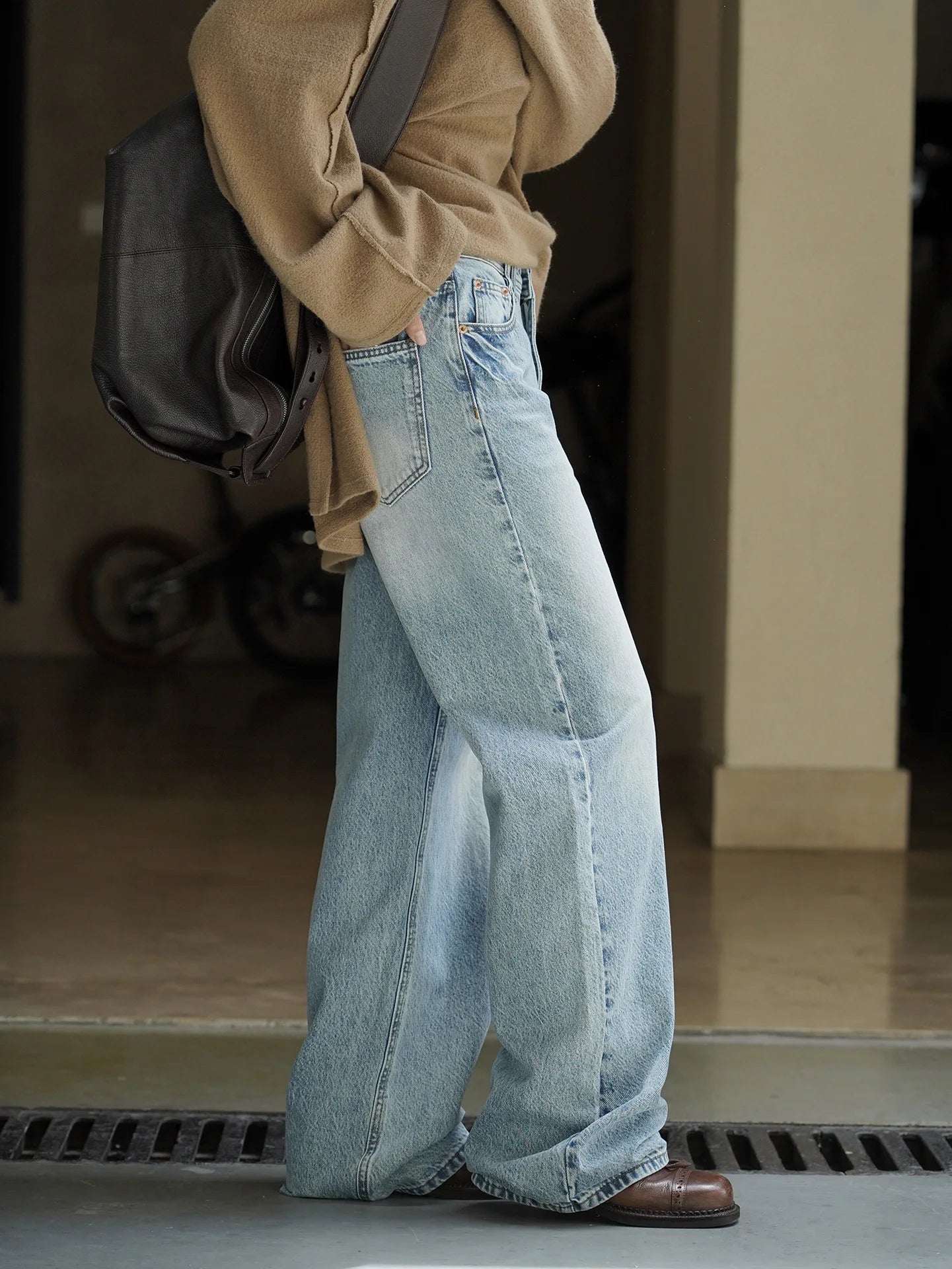 Retro polished white washed denim jeans with a natural feel, neat straight leg casual pants for women