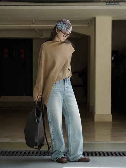 Retro polished white washed denim jeans with a natural feel, neat straight leg casual pants for women