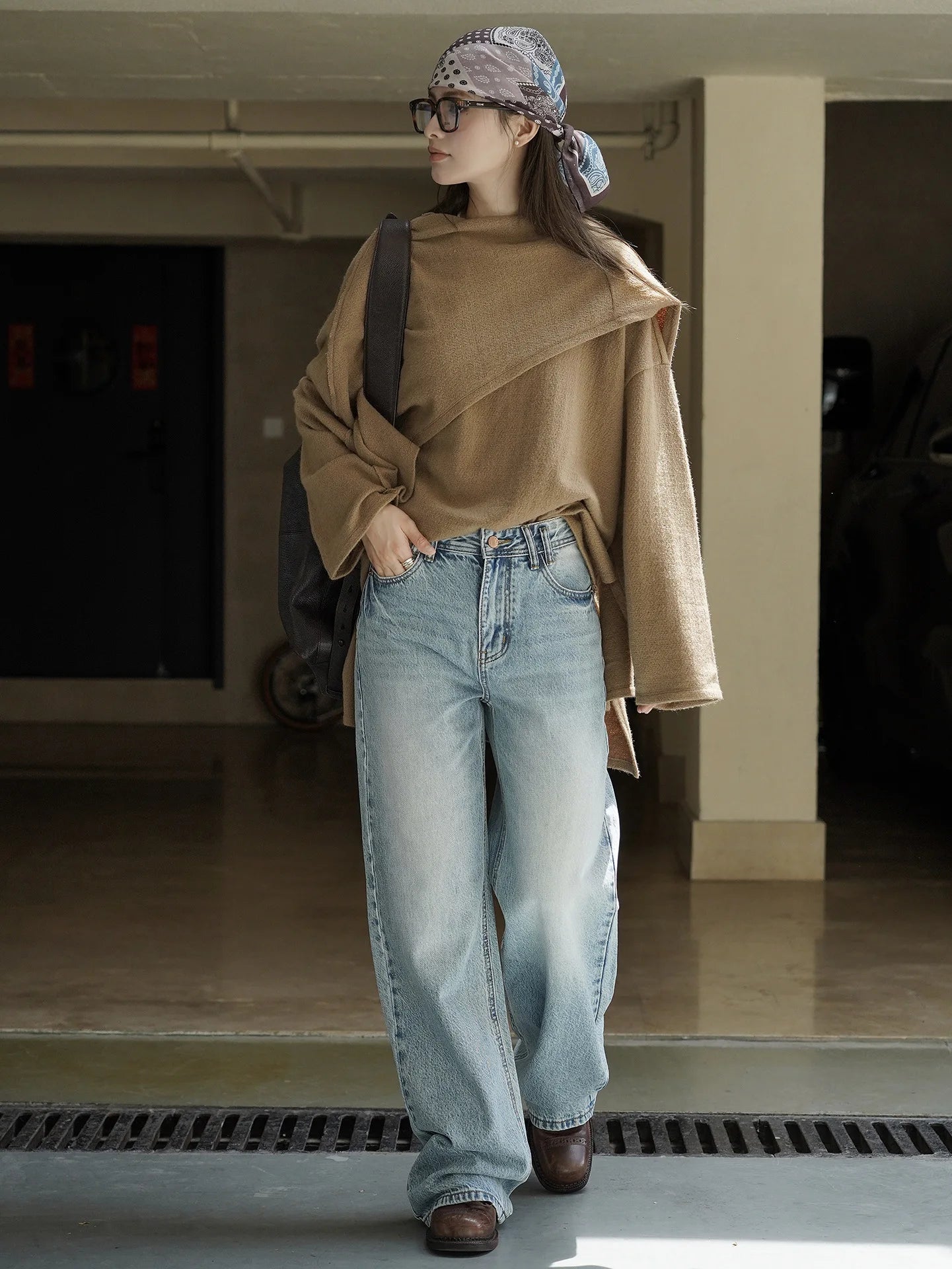 Retro polished white washed denim jeans with a natural feel, neat straight leg casual pants for women