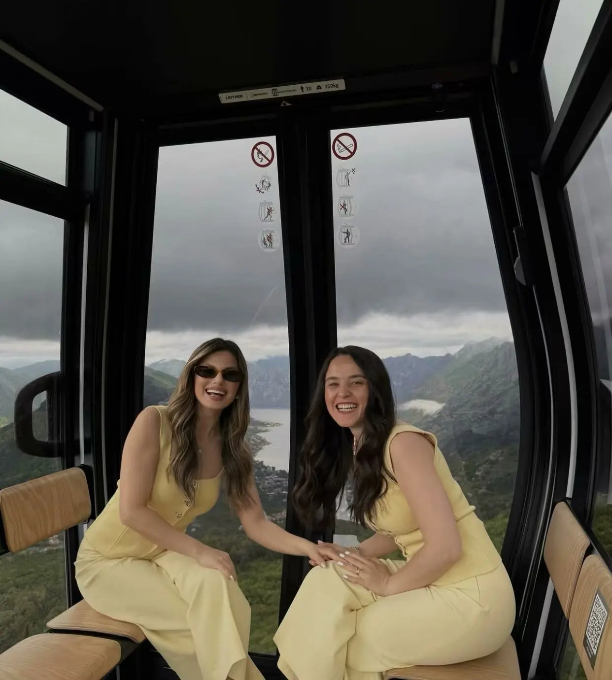 Tops Women's 2025 New Summer Knit Tops Fashion Elastic Slim Knit Elegant Holiday Young Women Tops Street Chic Student Camis Tops