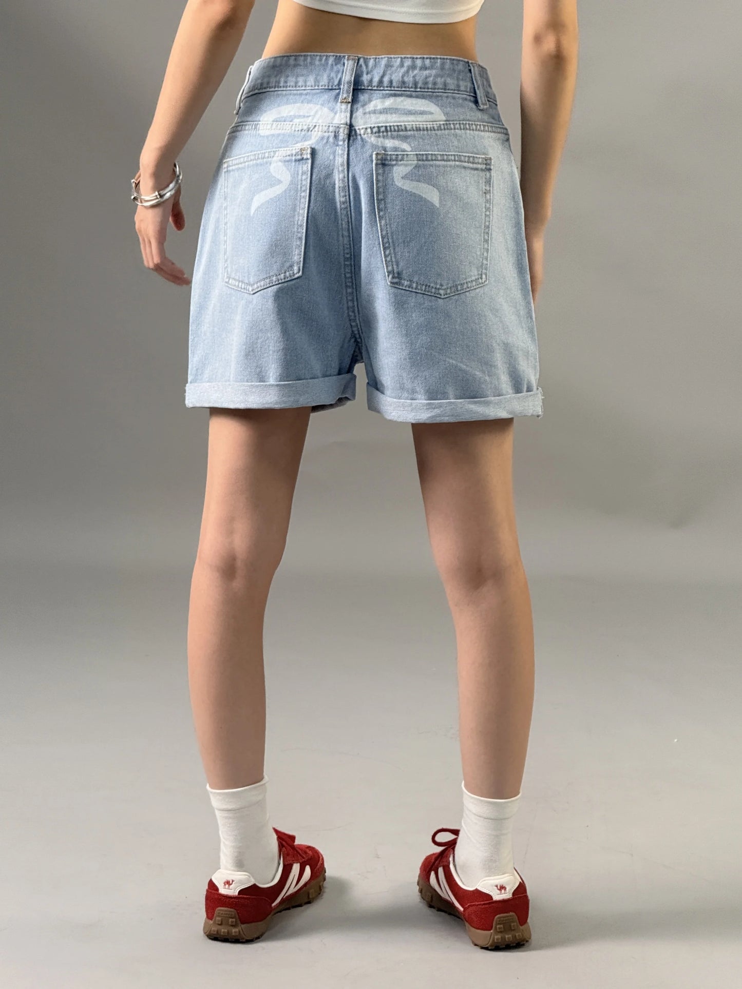 Jeans shorts for women in summer 2025  new style with A-line shape  straight and loose fit  slimming effect