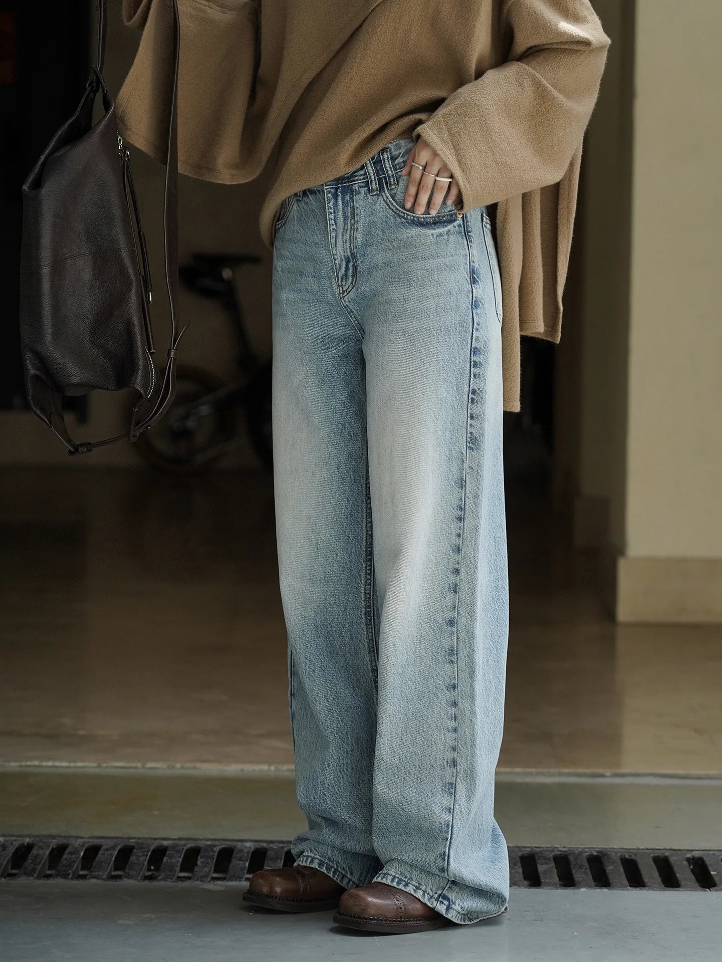 Retro polished white washed denim jeans with a natural feel, neat straight leg casual pants for women