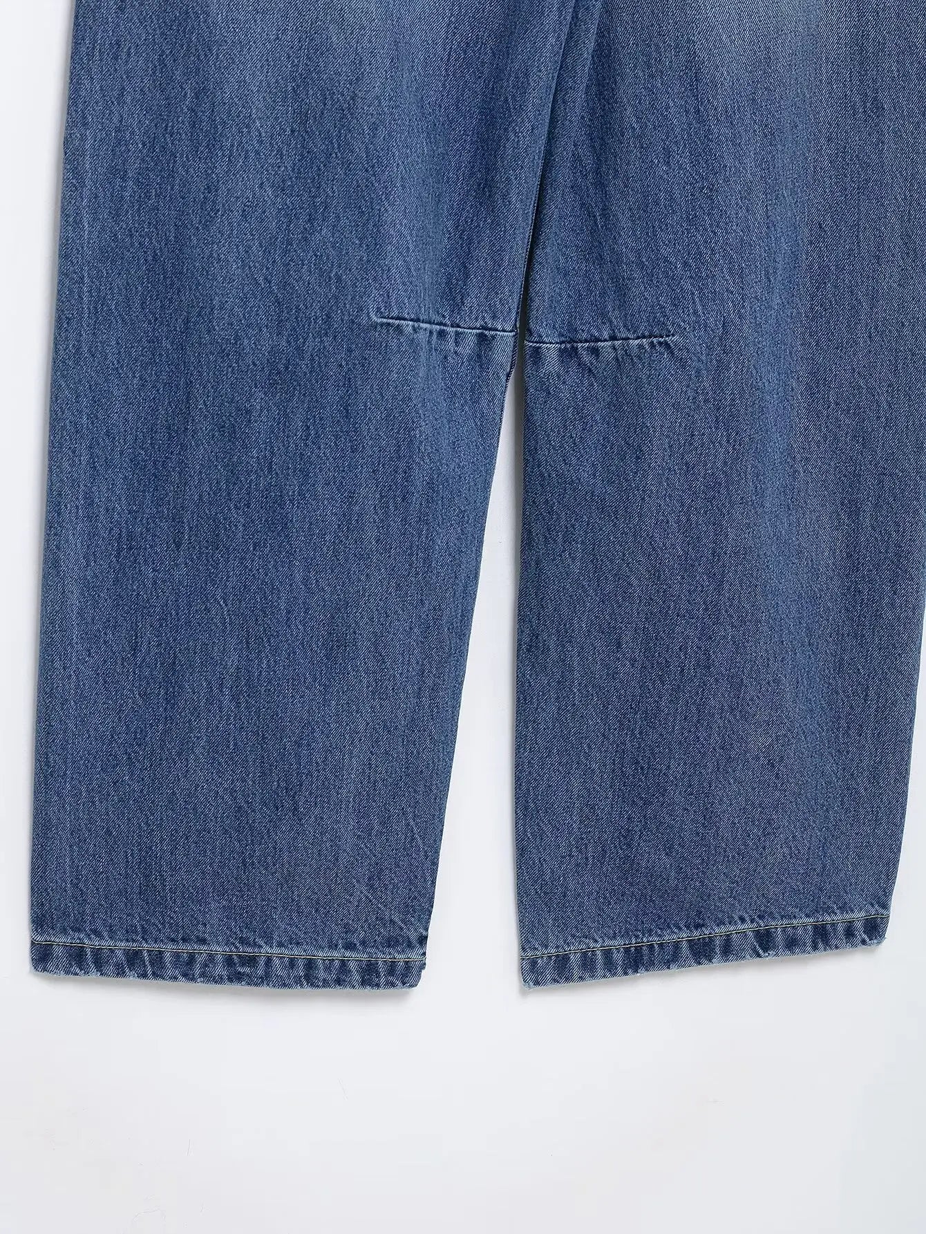 RARA Women's Straight Cut Jeans with Traditional Five Pocket Design Button Fly and Stitched Detailing for Casual Outfits