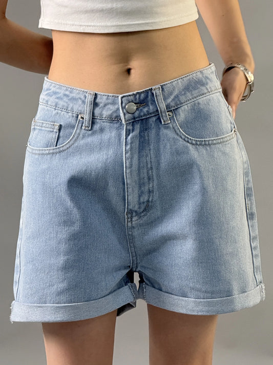 Jeans shorts for women in summer 2025  new style with A-line shape  straight and loose fit  slimming effect