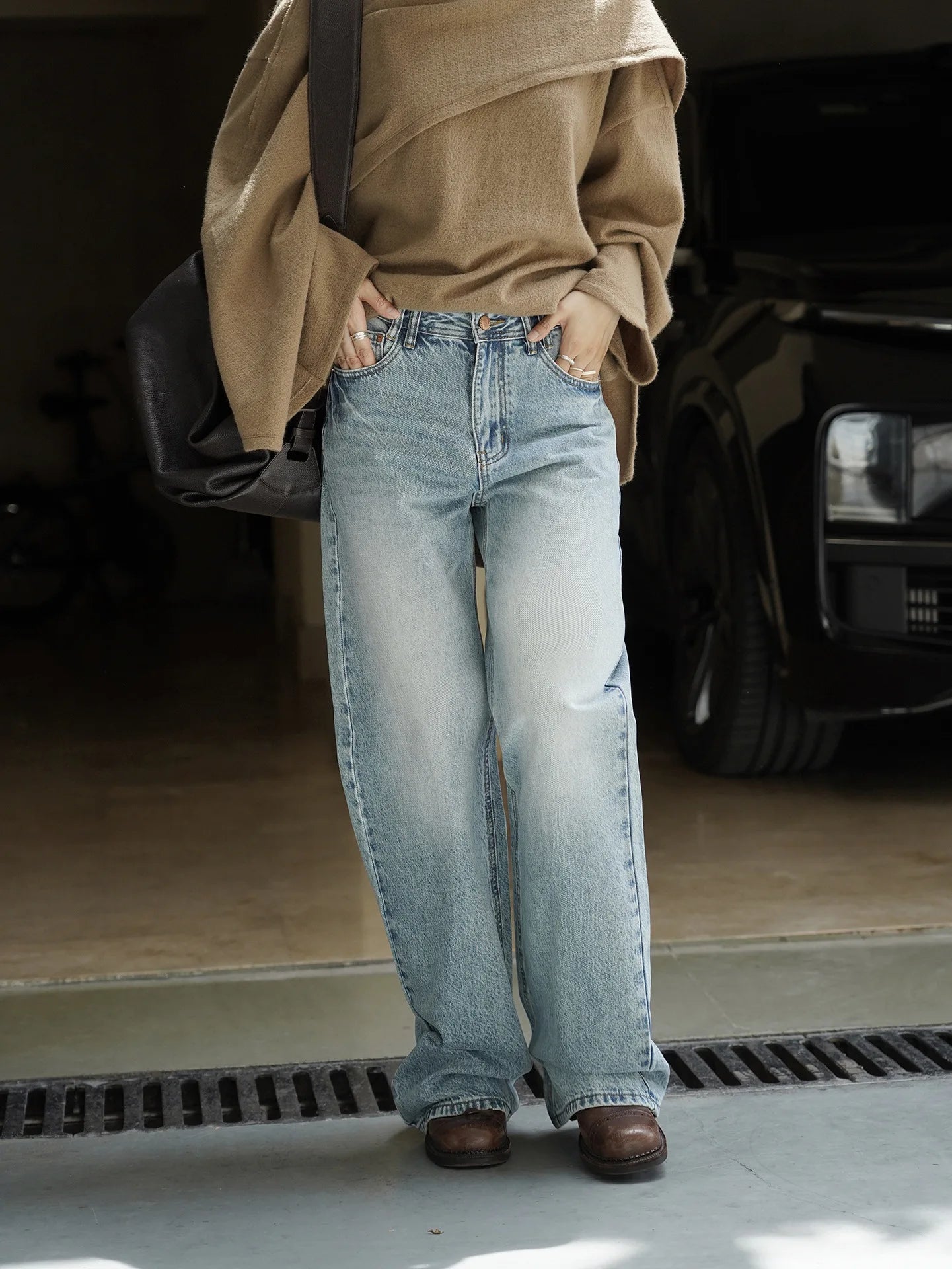 Retro polished white washed denim jeans with a natural feel, neat straight leg casual pants for women