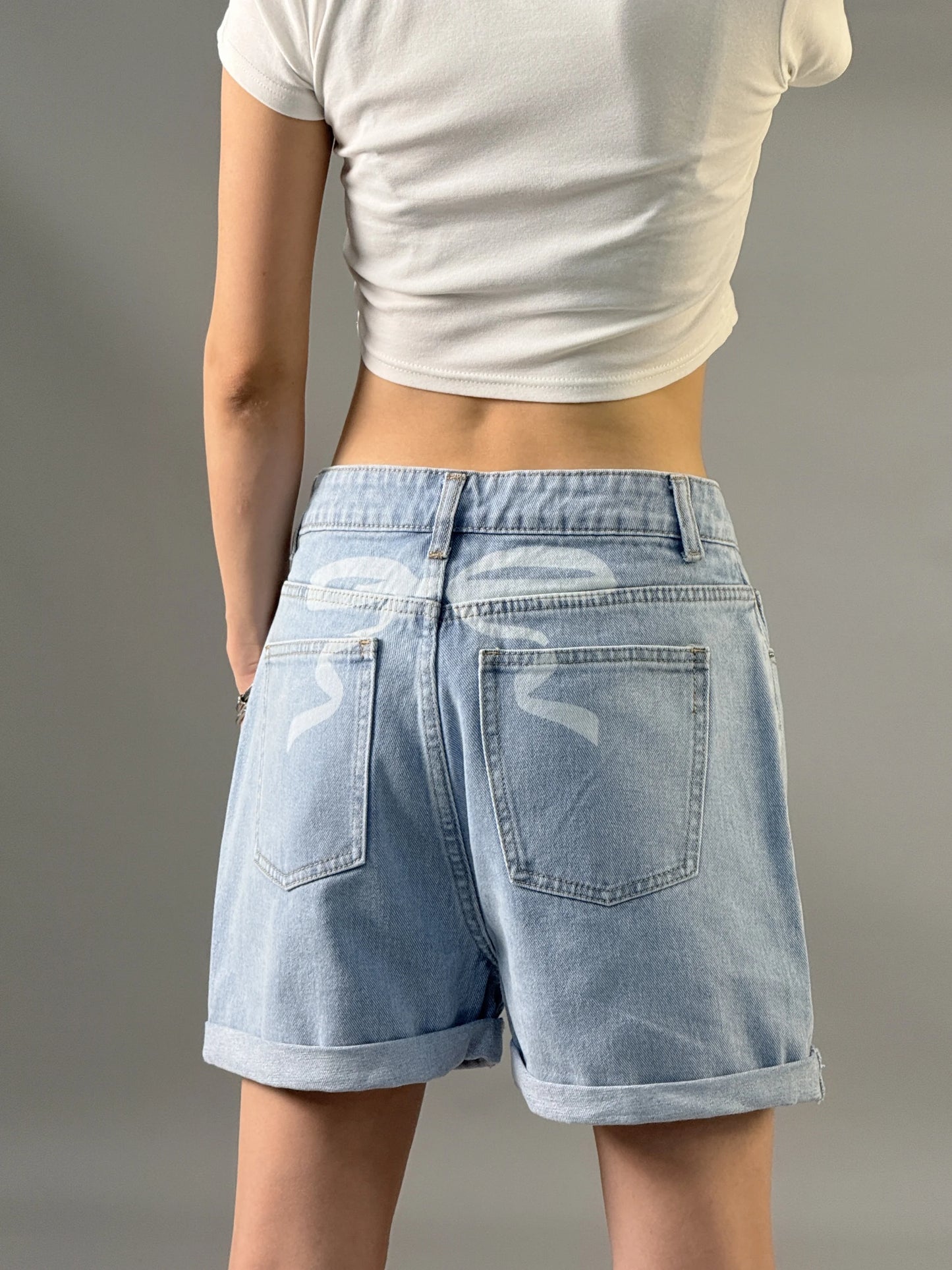 Jeans shorts for women in summer 2025  new style with A-line shape  straight and loose fit  slimming effect