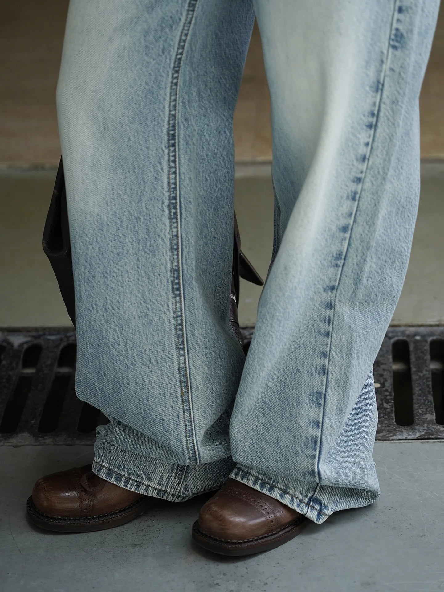 Retro polished white washed denim jeans with a natural feel, neat straight leg casual pants for women