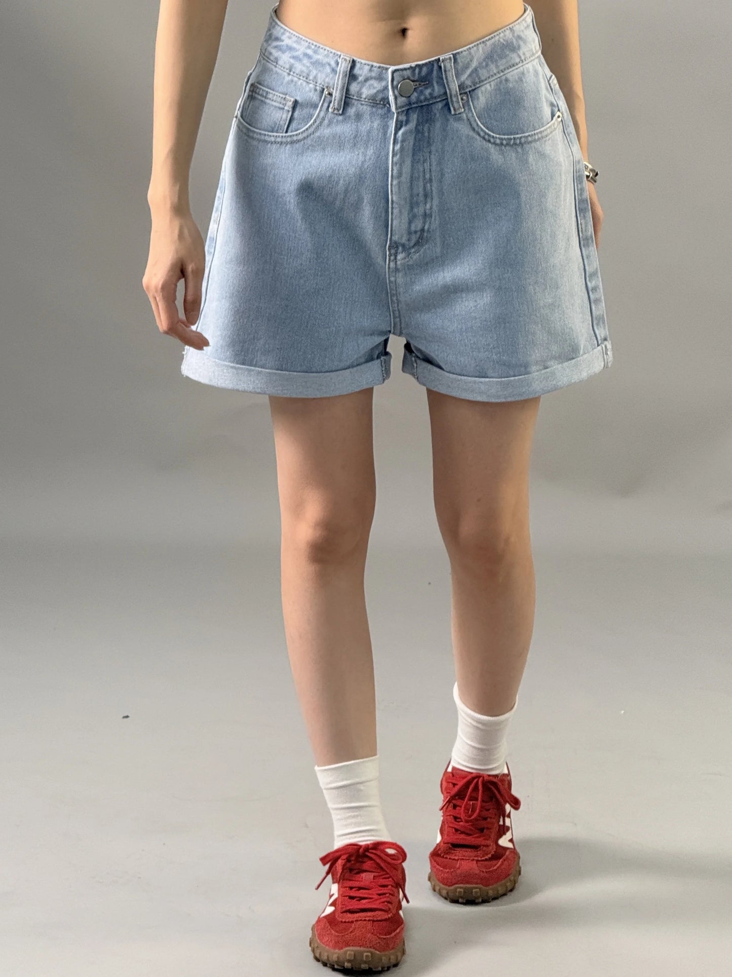 Jeans shorts for women in summer 2025  new style with A-line shape  straight and loose fit  slimming effect