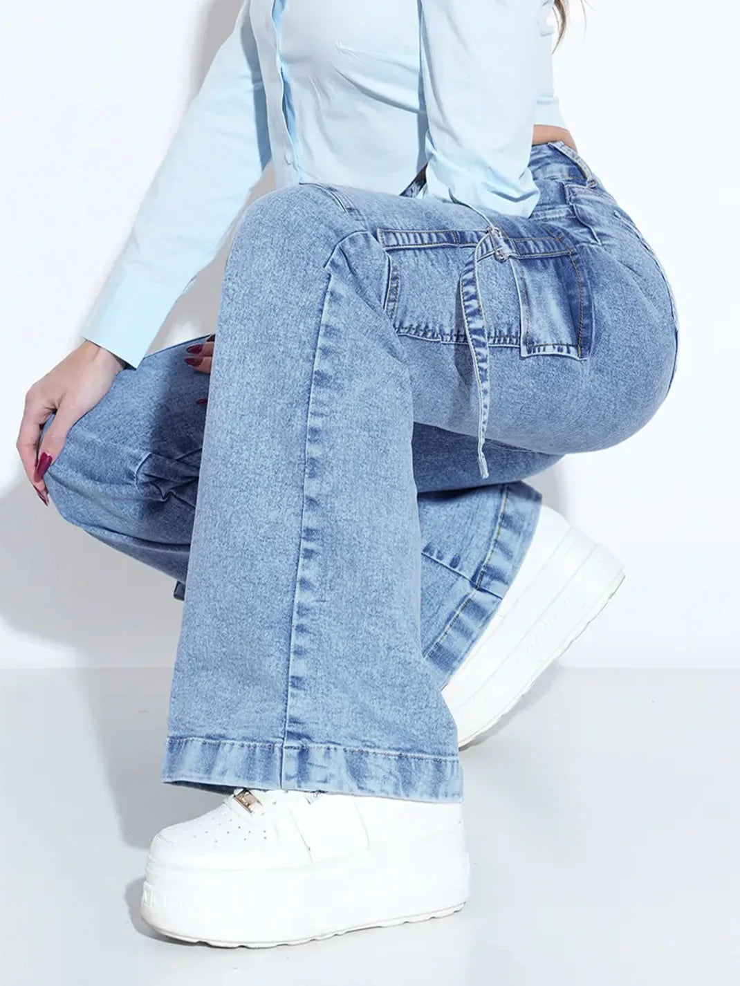 Women's Washed Utility Jeans with Multiple Pockets - Stylish and Practical Denim Pants for Everyday Wear