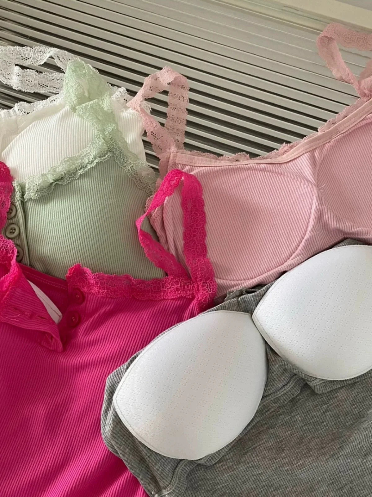 Women's Cropped Top Sexy Lace Woman Clothing Girls Tank Top Sleeveless T-Shirt Vest Female Camisole With Cups Tube Tops Bra Sale