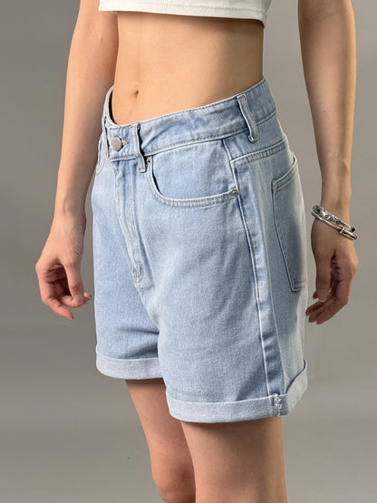 Jeans shorts for women in summer 2025  new style with A-line shape  straight and loose fit  slimming effect