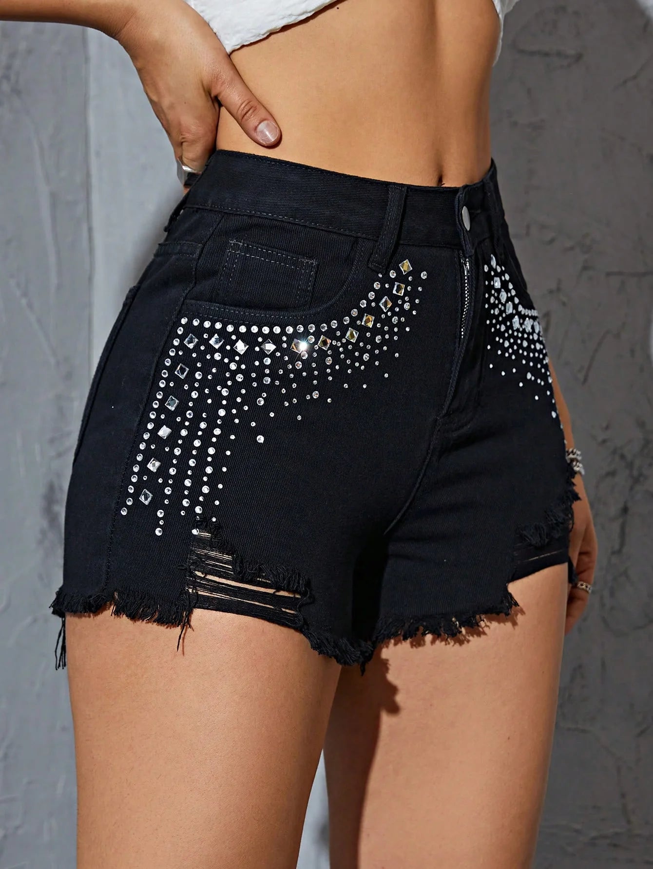 Women Ripped Frayed Hem Straight-Leg Jeans Shorts Summer Non-Stretch Button Zipper Pockets Fashion Beaded Denim Mini Shorts