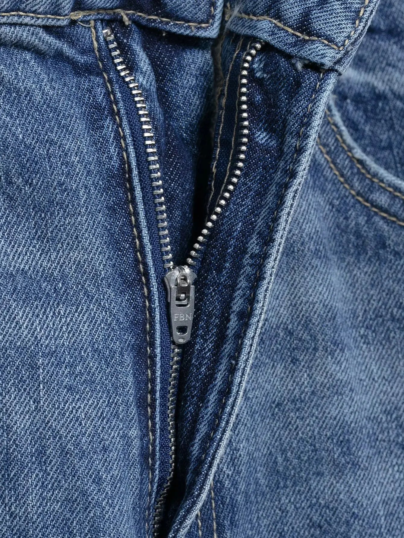 RARA Women's Straight Cut Jeans with Traditional Five Pocket Design Button Fly and Stitched Detailing for Casual Outfits